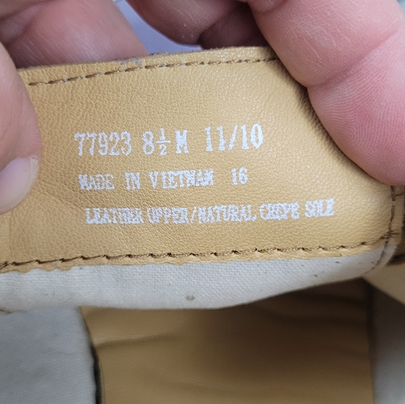 CLARKS ORIGINALS | leather lace-up crepe sole sneakers - Picture 12 of 12